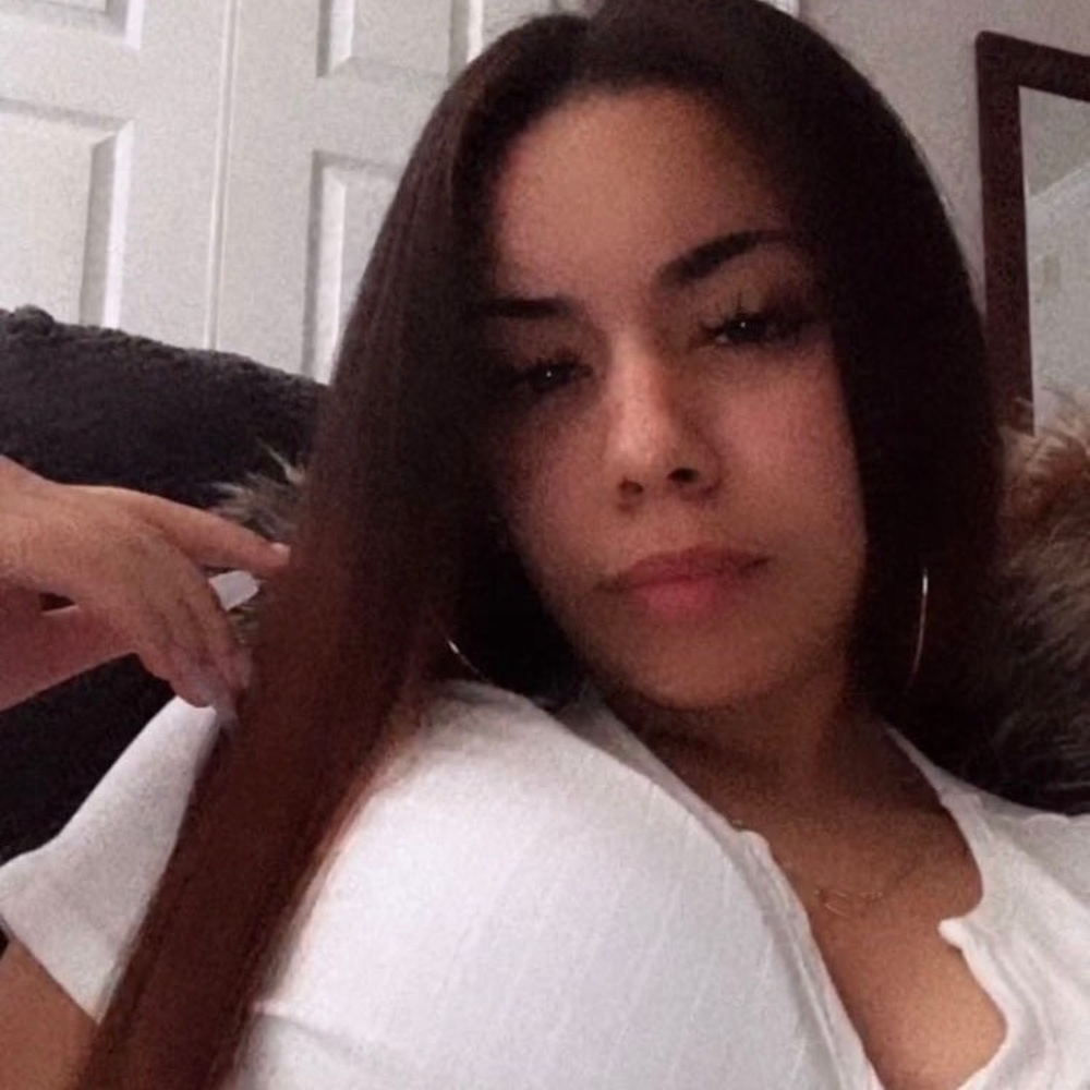 Meet your Posher, Yadeliz